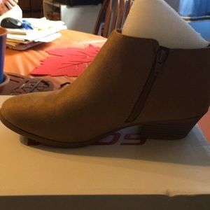 Soda booties size 8